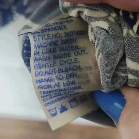 Peter Nygard Women's Stretchy Short Sleeve  Blouse - Size M/L - Picture 7 of 8